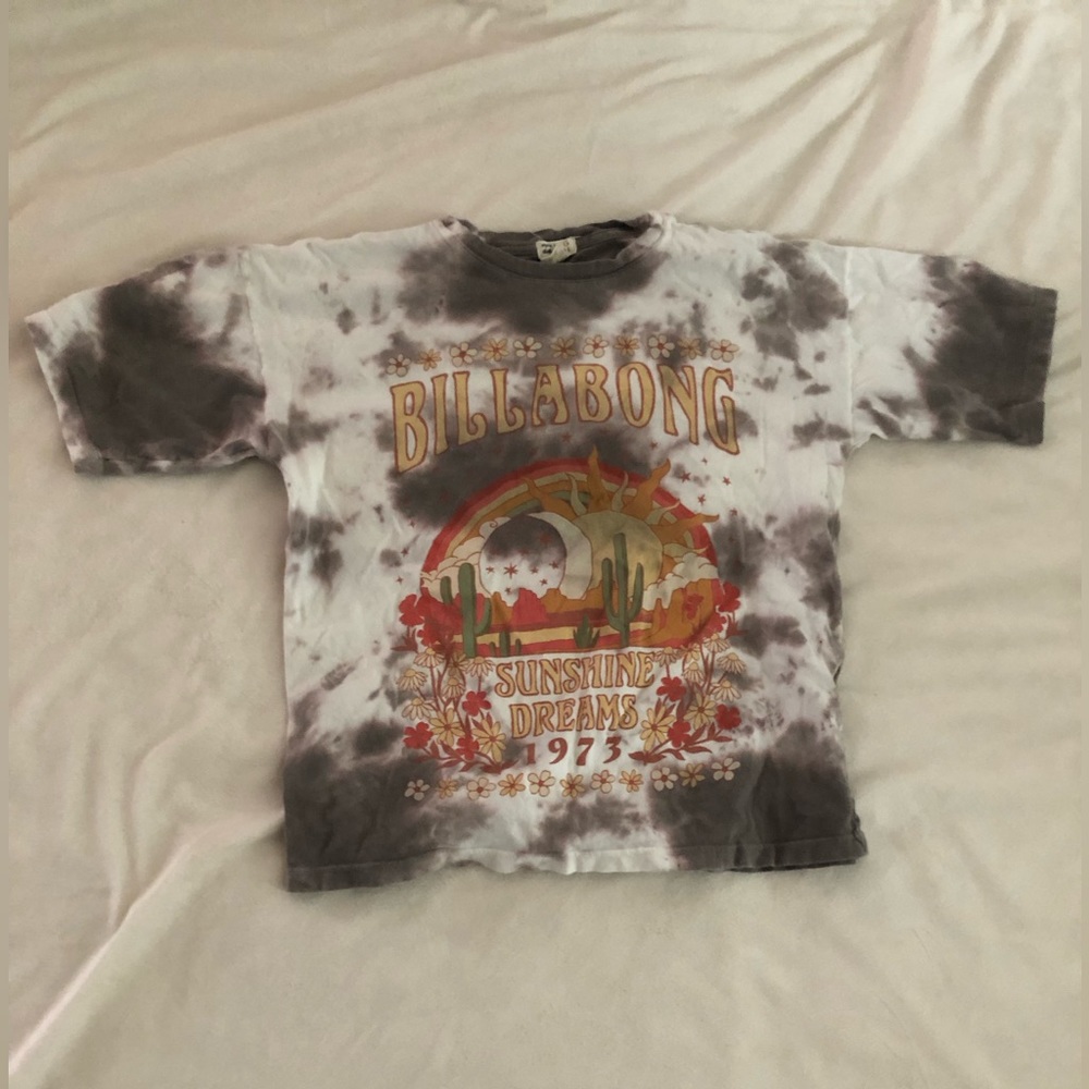 A graphic Billabong tee-shirt.